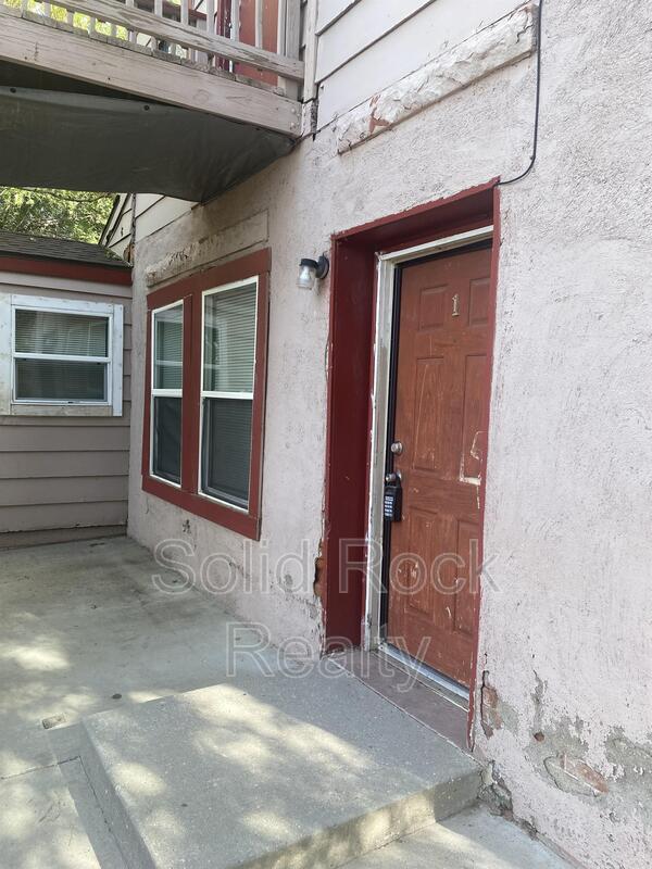 Building Photo - 714 E 3rd St