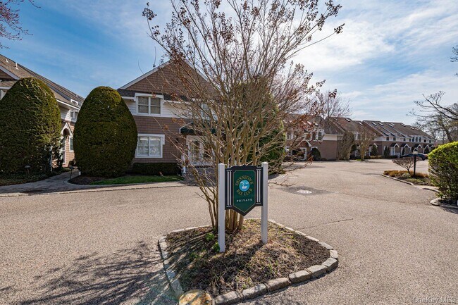 Building Photo - 49 Canoe Place Rd