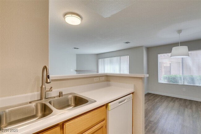 Building Photo - 350 S Durango Dr