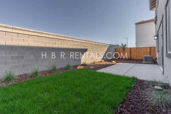 Building Photo - BRAND NEW CONSTRUCTION: Spacious 5-Bed San...