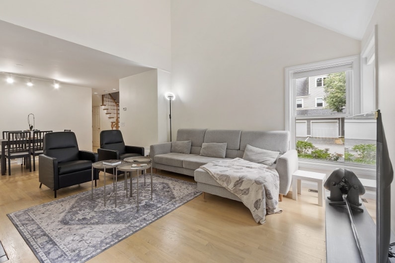 Building Photo - 5 Maple Ridge Dr