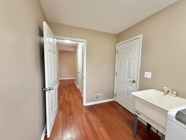 Building Photo - 2636 Shefman Terrace