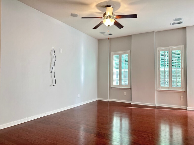 Building Photo - 2501 Silverthorn Dr