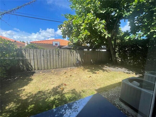 Building Photo - 3421 SW 25th St