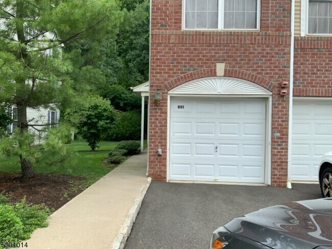 Building Photo - 801 Donato Cir
