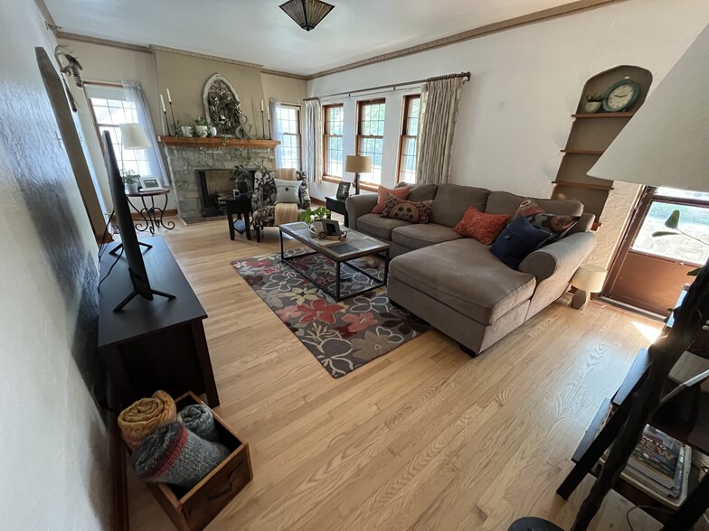 Living Room - 3508 S Pine Ave