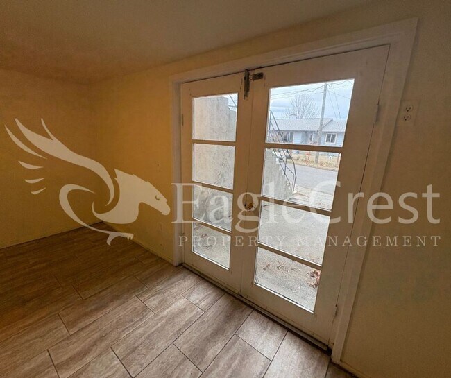 Building Photo - Spacious 3-Bedroom 2 bathroom Home with Great Mountain Views and Bonus Room!!