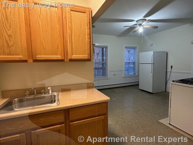 Building Photo - 36-38 Princeton St Unit #2