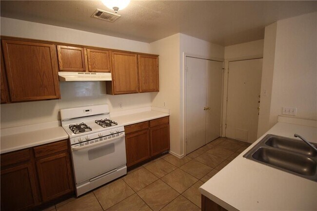 Building Photo - 8506 Apple Carrie Cove