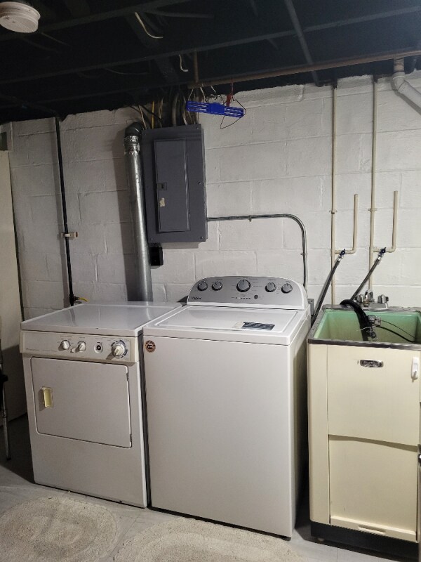 Building Photo - 15131 Crescentwood Ave