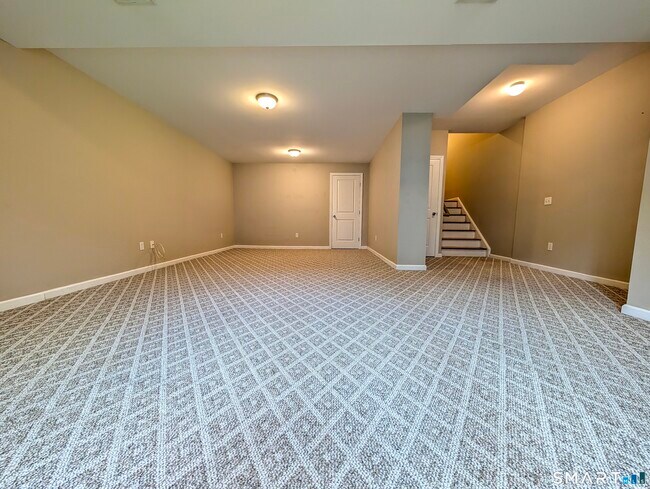 Building Photo - 15 Old Oak Dr