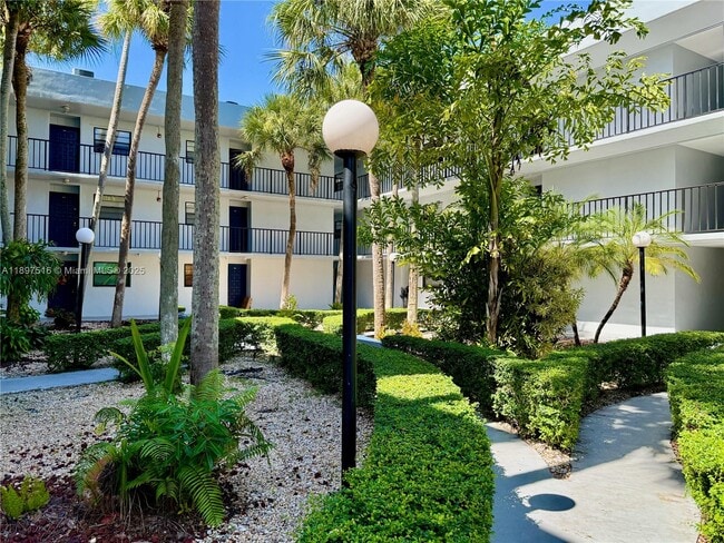 Building Photo - 10825 SW 112th Ave