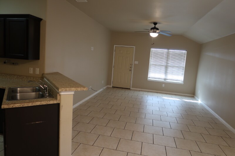 Building Photo - 1209 Vanguard Ln