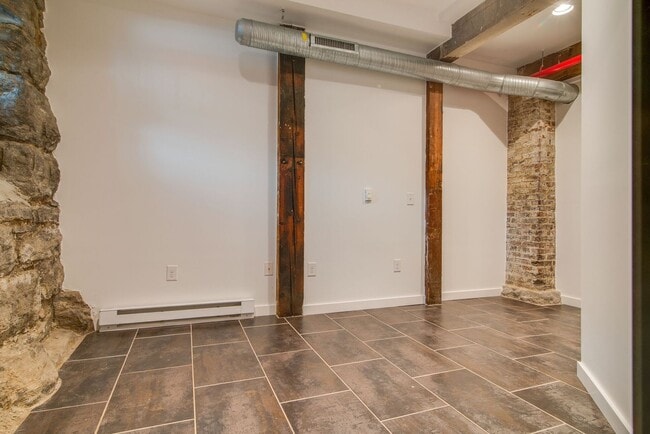 Building Photo - Expansive Historic Loft in the Heart of Germantown