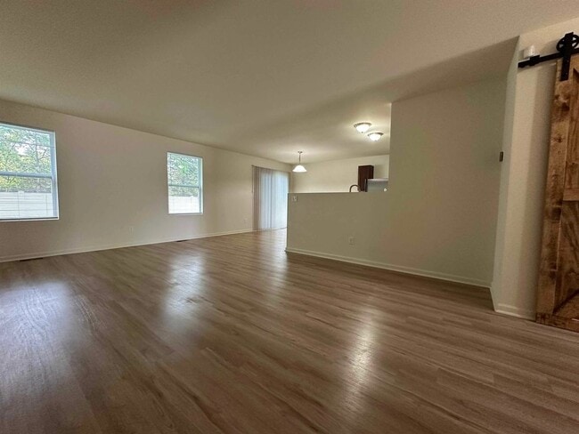 Building Photo - 8118 Cypress Cir