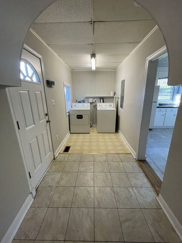 Building Photo - 2117 Fairfax Ave