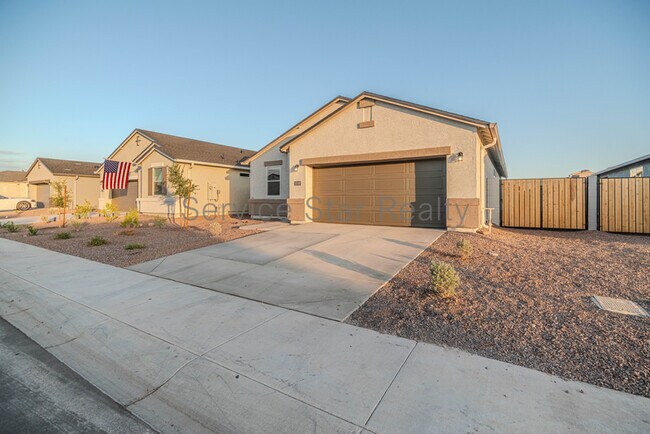 Building Photo - 5549 E Cinder Ln