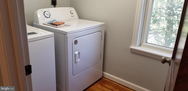 Building Photo - 473 Freemont St