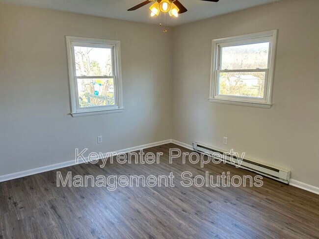 Building Photo - 26 Whiteoak Cir