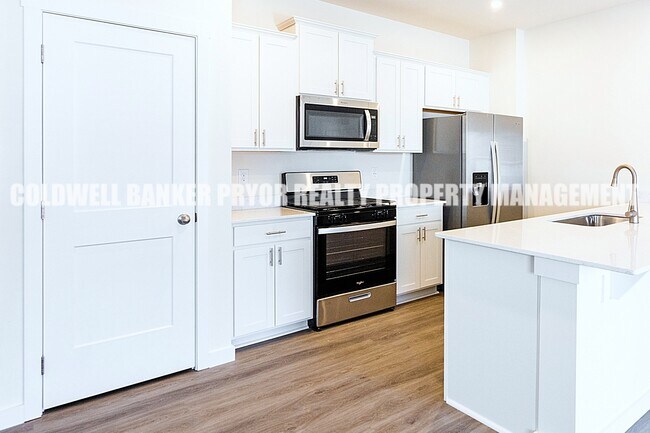 Building Photo - 7492 Bendire Lp