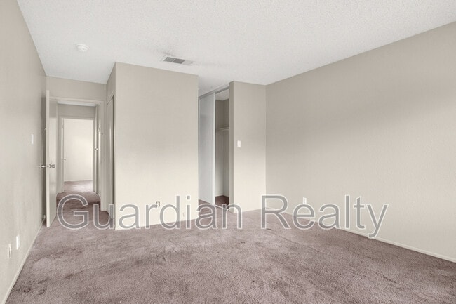 Building Photo - 2209 Tall Pine Dr