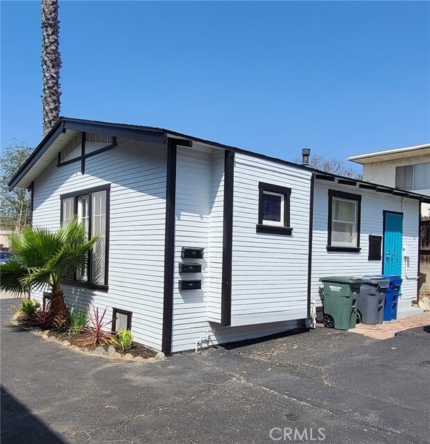 Building Photo - 1848 Temple Ave