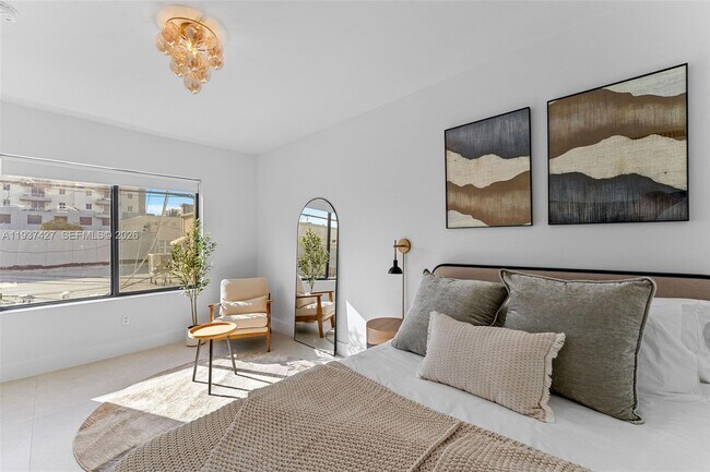 Building Photo - 1144 SW 4th St