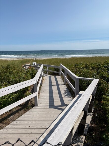 Walkway to Beach - 219 E Grand Ave