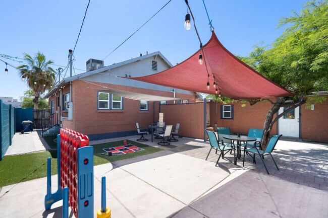 Building Photo - 320 N 13th Pl