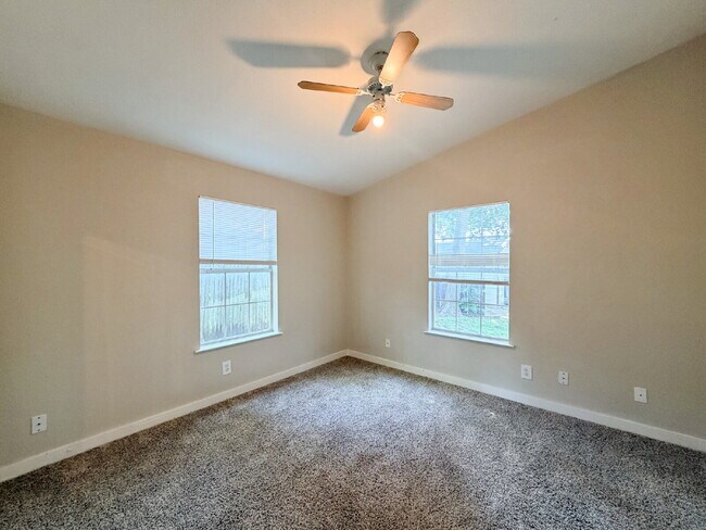 Building Photo - 3 Bed, 1.5 Bath House on Over a Quarter Acre
