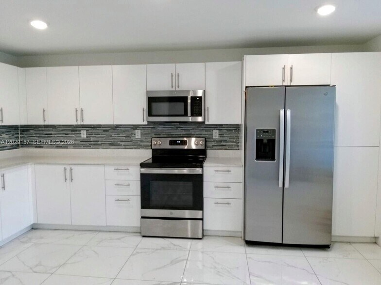 Building Photo - 25810 SW 144th Ave