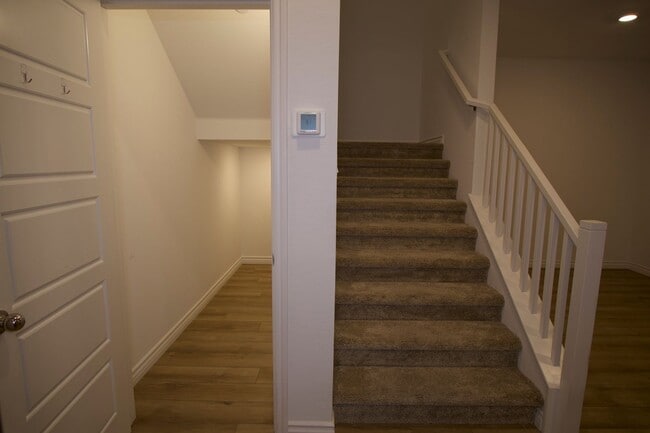 Building Photo - Spacious 2 Story Townhome!