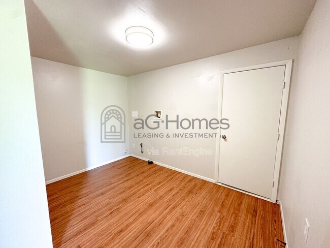 Building Photo - 4722 SE 27th St