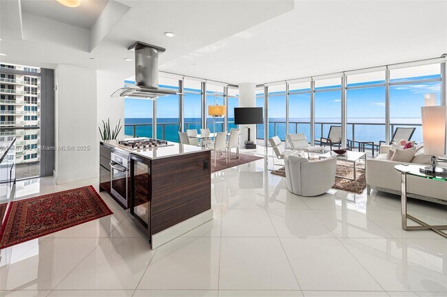 Primary Photo - 3737 Collins Ave