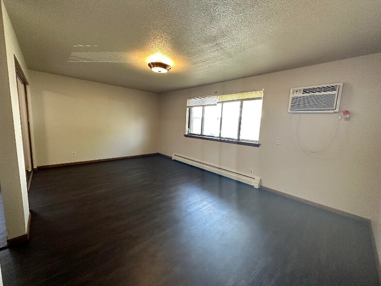 Building Photo - 1321 Division St