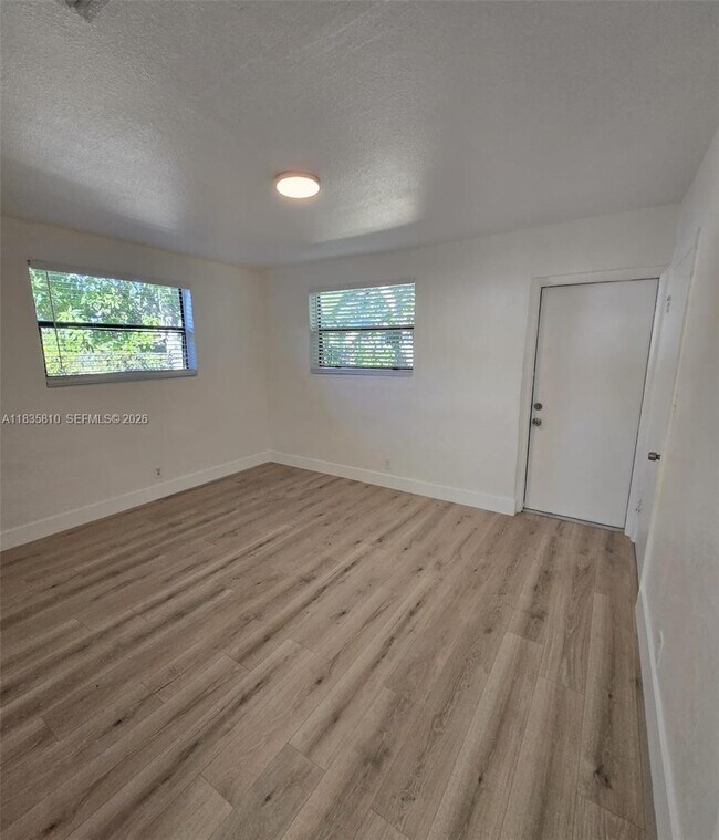 Building Photo - 1905 SW 11th St