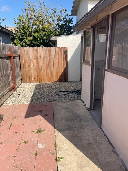 Enclosed back yard - 287 W Mission Ave