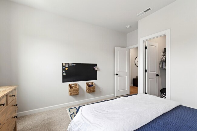 Building Photo - 4730 Cypress Tree Ln