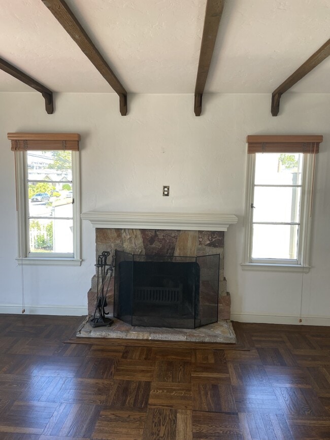 Building Photo - 615 S Delaware St