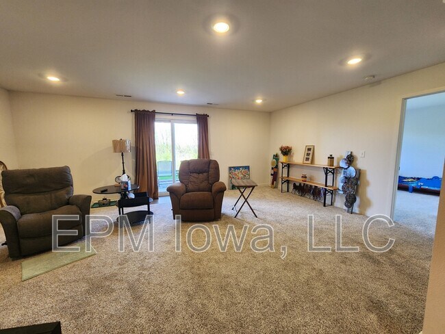 Building Photo - 114 Dogwood Ln