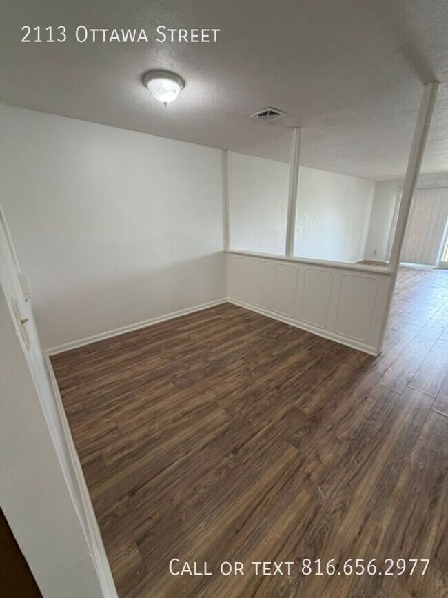 Building Photo - 2113 Ottawa St