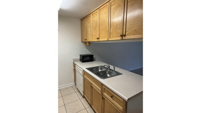 Building Photo - 2660 Tess Cir
