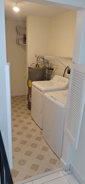 Building Photo - 140 NW 87th Ave