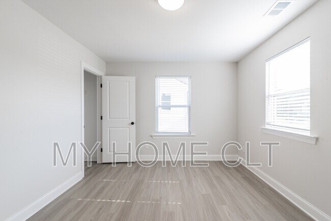 Building Photo - 3642 Trull St