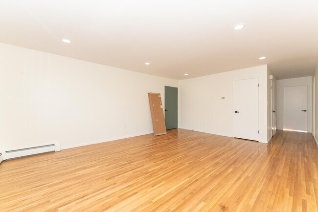 Building Photo - 32 Roseland Ave