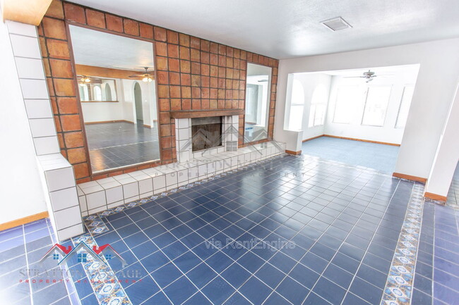 Building Photo - 8119 E Amelia Ave