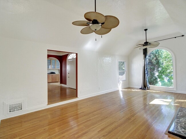 Building Photo - 203 S Stanley Dr