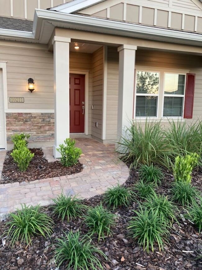 Building Photo - Comfortable 3 Bedroom Home With Great Outd...