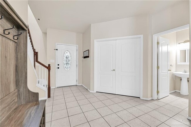 Building Photo - 3613 Los Lagos Dr