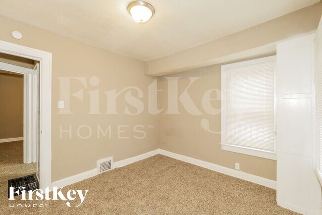 Building Photo - 6220 Tracy Ave